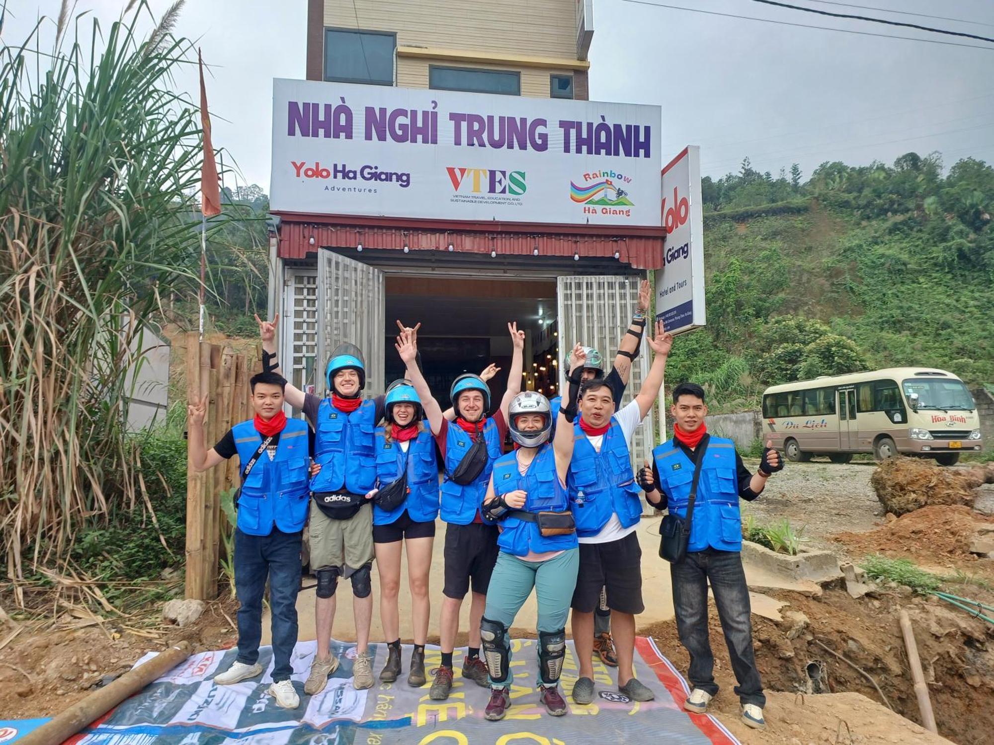 Yolo Ha Giang Adventures, Motorbike And Loop Tours 호텔 외부 사진