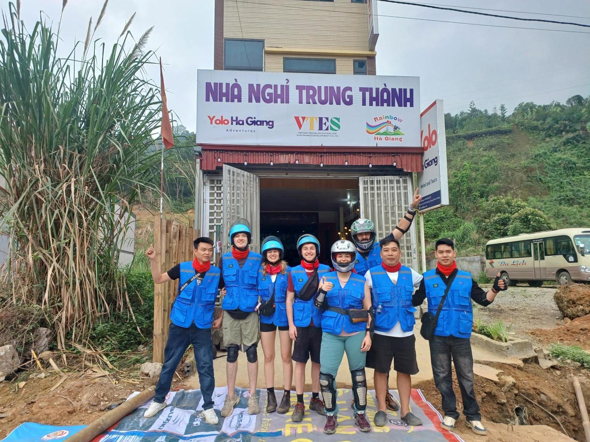 Yolo Ha Giang Adventures, Motorbike And Loop Tours 호텔 외부 사진