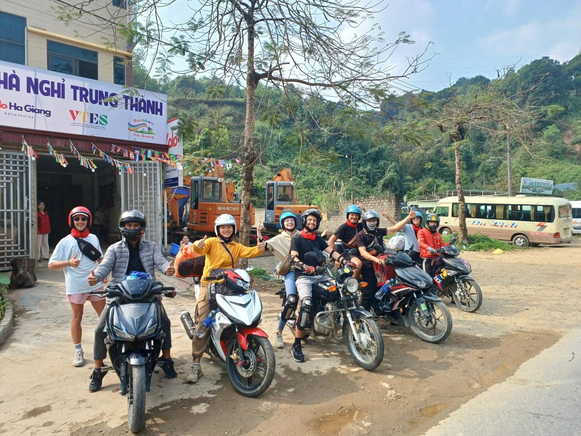 Yolo Ha Giang Adventures, Motorbike And Loop Tours 호텔 외부 사진