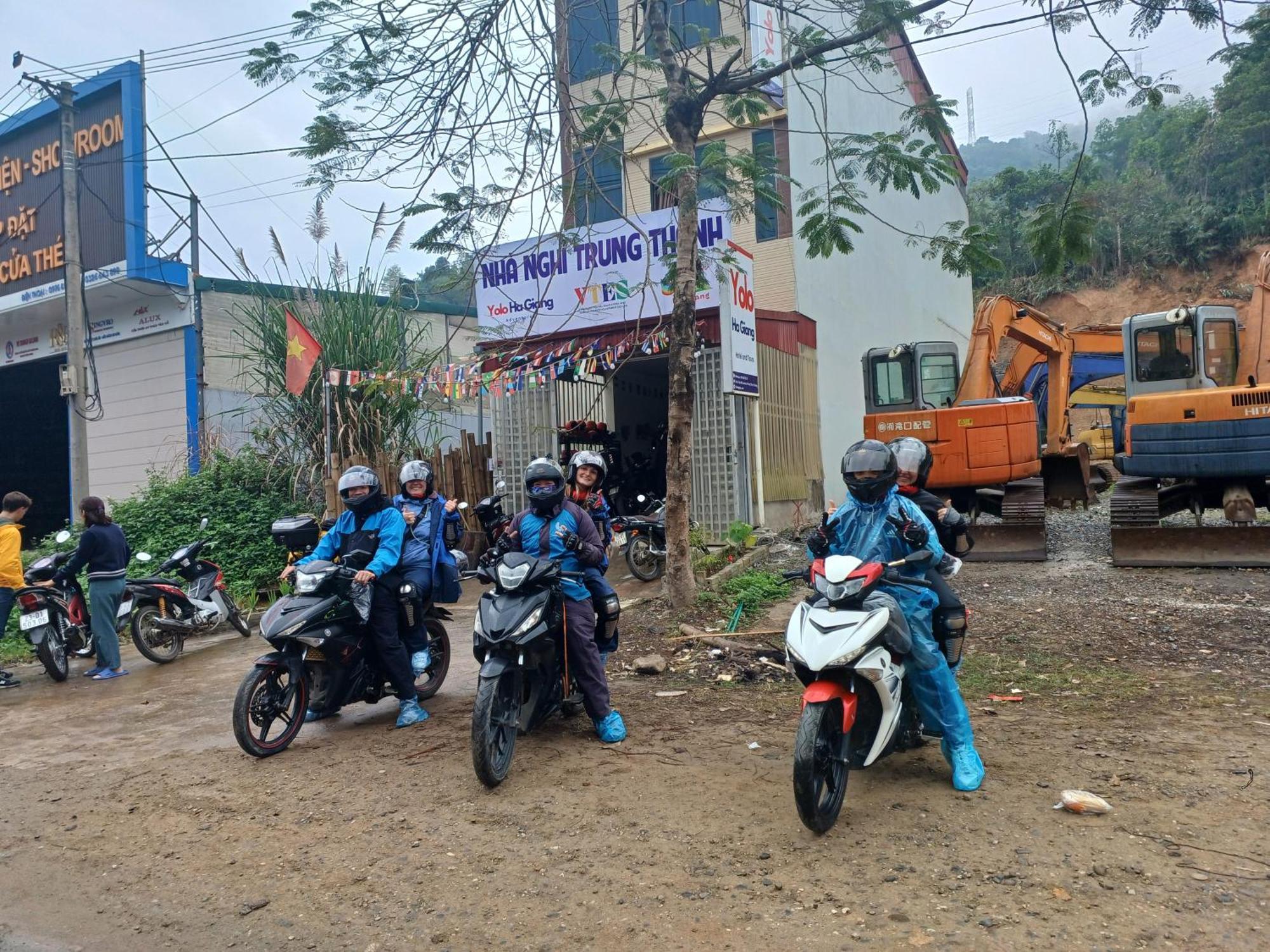 Yolo Ha Giang Adventures, Motorbike And Loop Tours 호텔 외부 사진