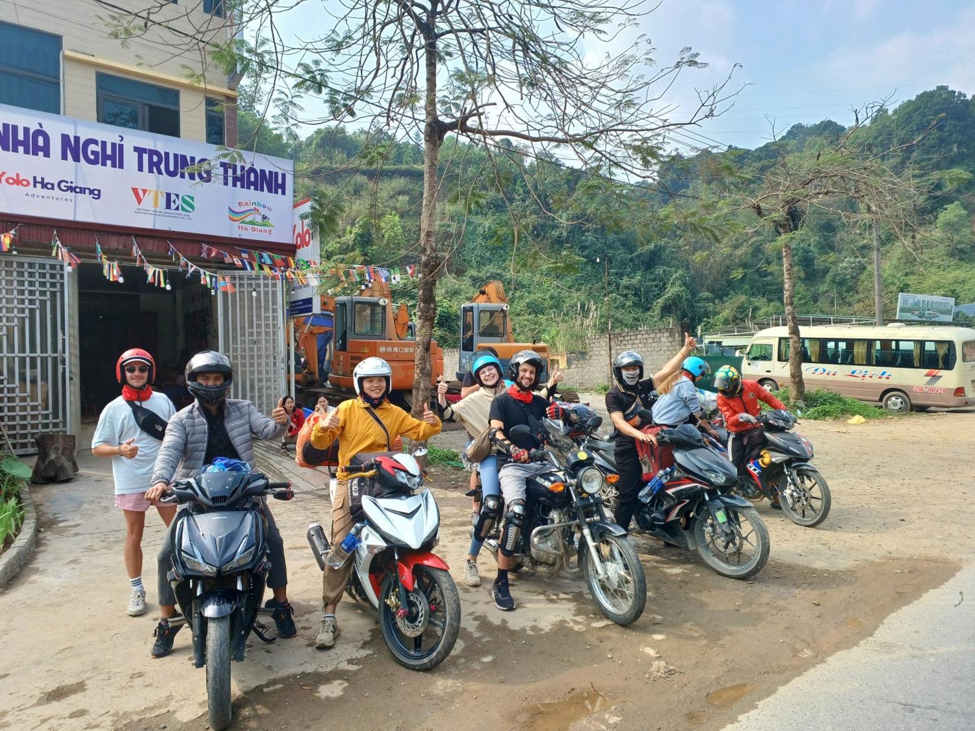 Yolo Ha Giang Adventures, Motorbike And Loop Tours 호텔 외부 사진