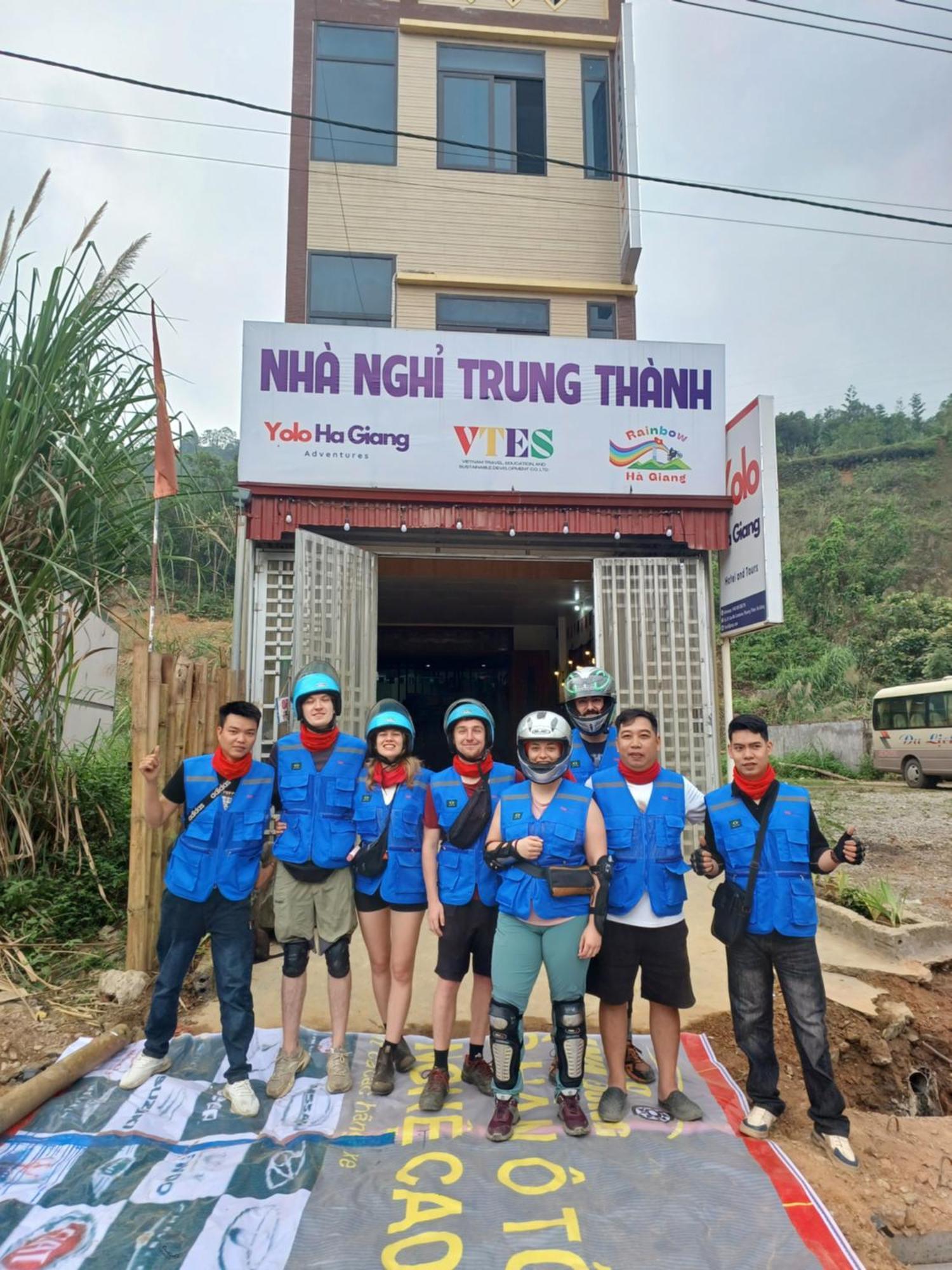 Yolo Ha Giang Adventures, Motorbike And Loop Tours 호텔 외부 사진
