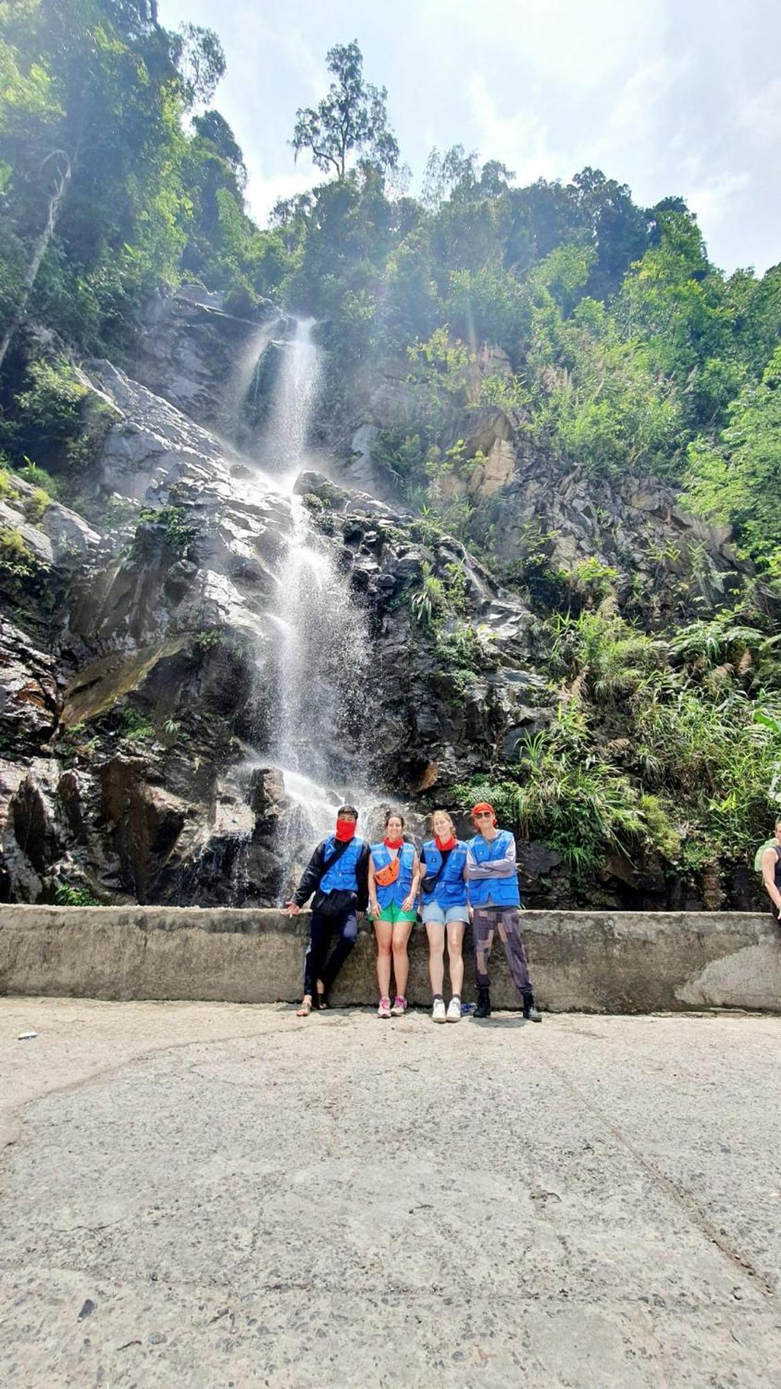 Yolo Ha Giang Adventures, Motorbike And Loop Tours 호텔 외부 사진