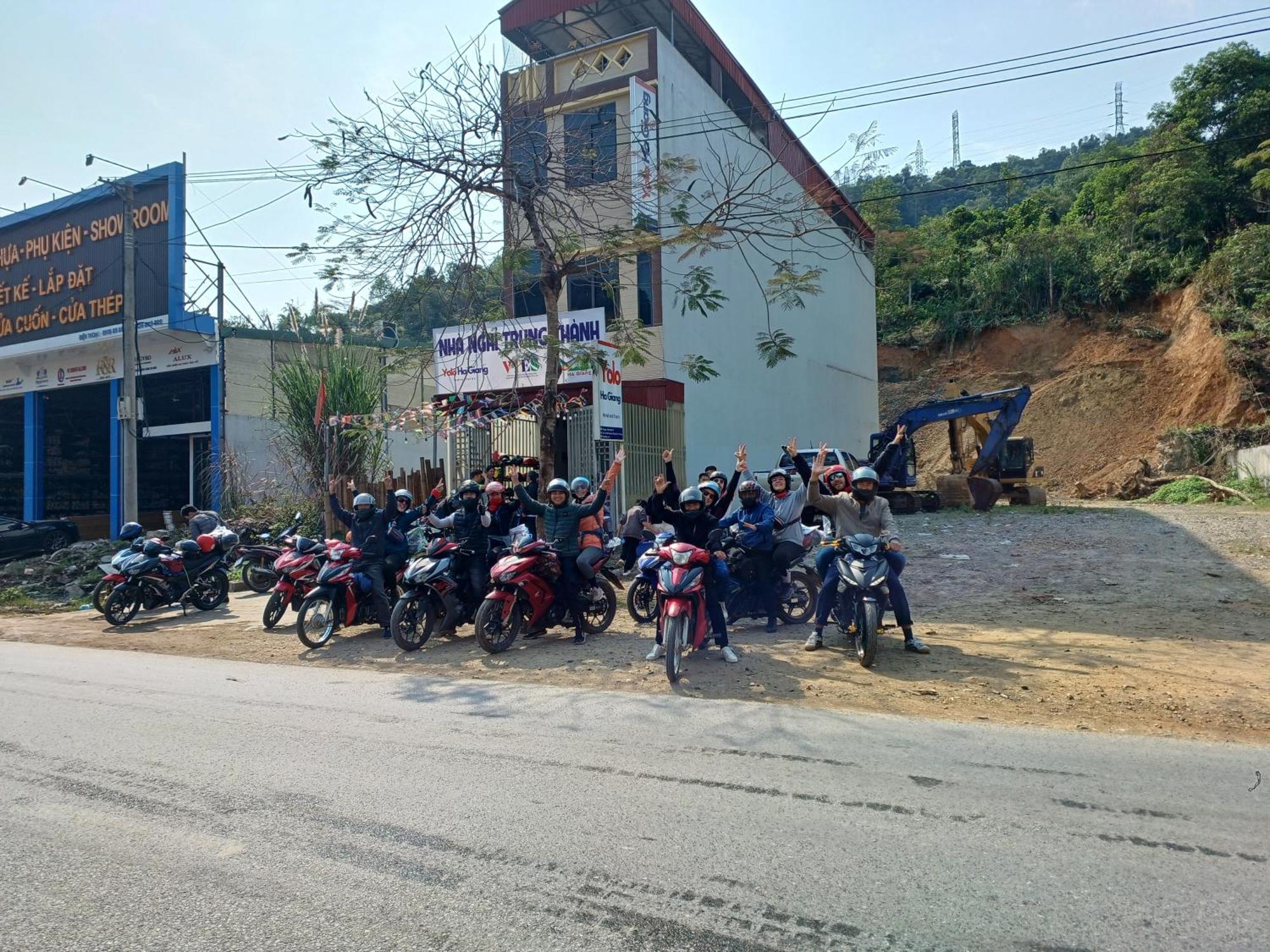 Yolo Ha Giang Adventures, Motorbike And Loop Tours 호텔 외부 사진