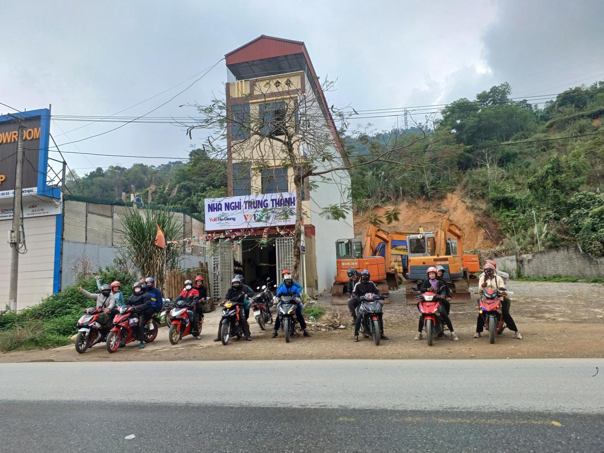 Yolo Ha Giang Adventures, Motorbike And Loop Tours 호텔 외부 사진
