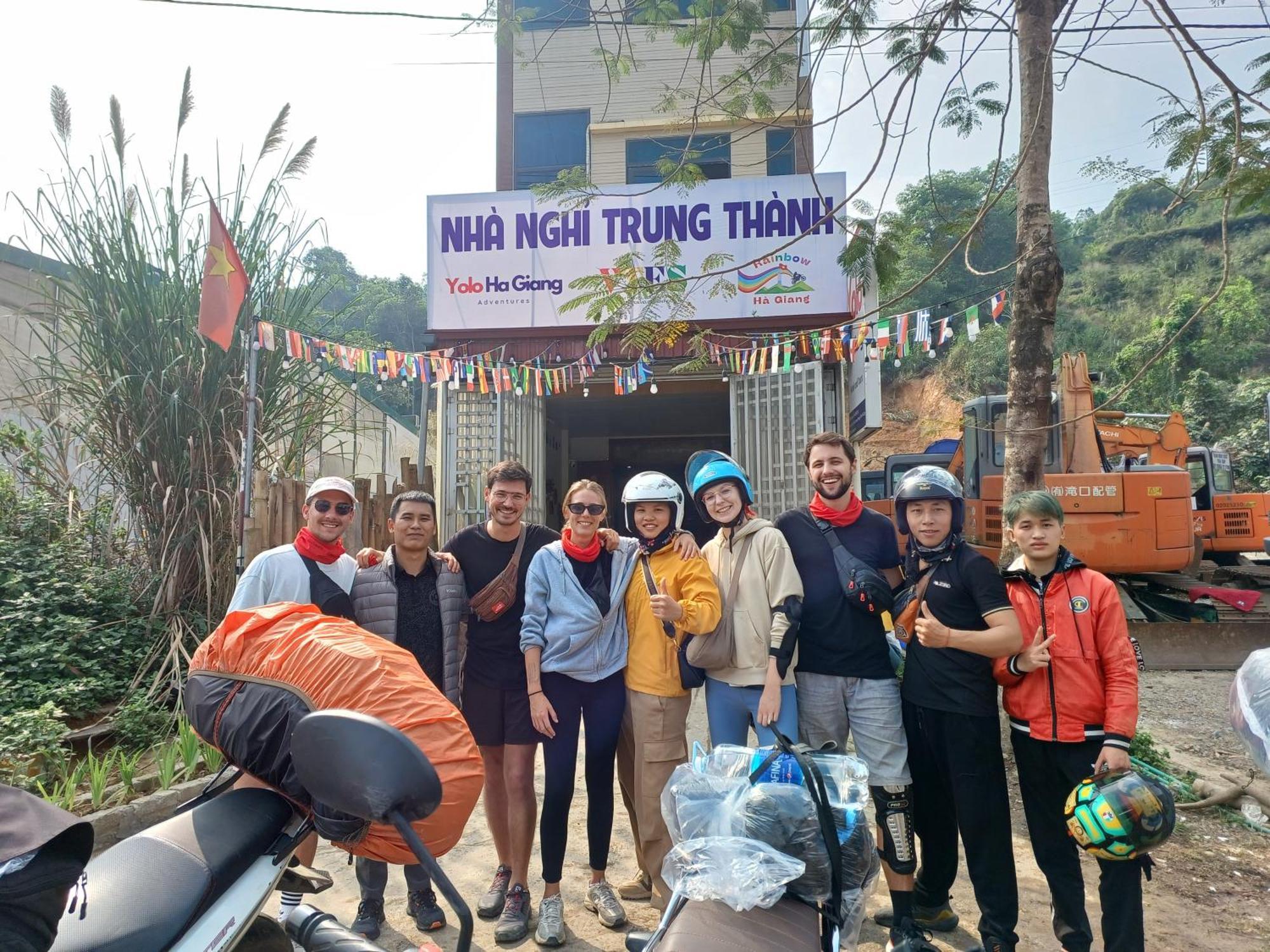 Yolo Ha Giang Adventures, Motorbike And Loop Tours 호텔 외부 사진