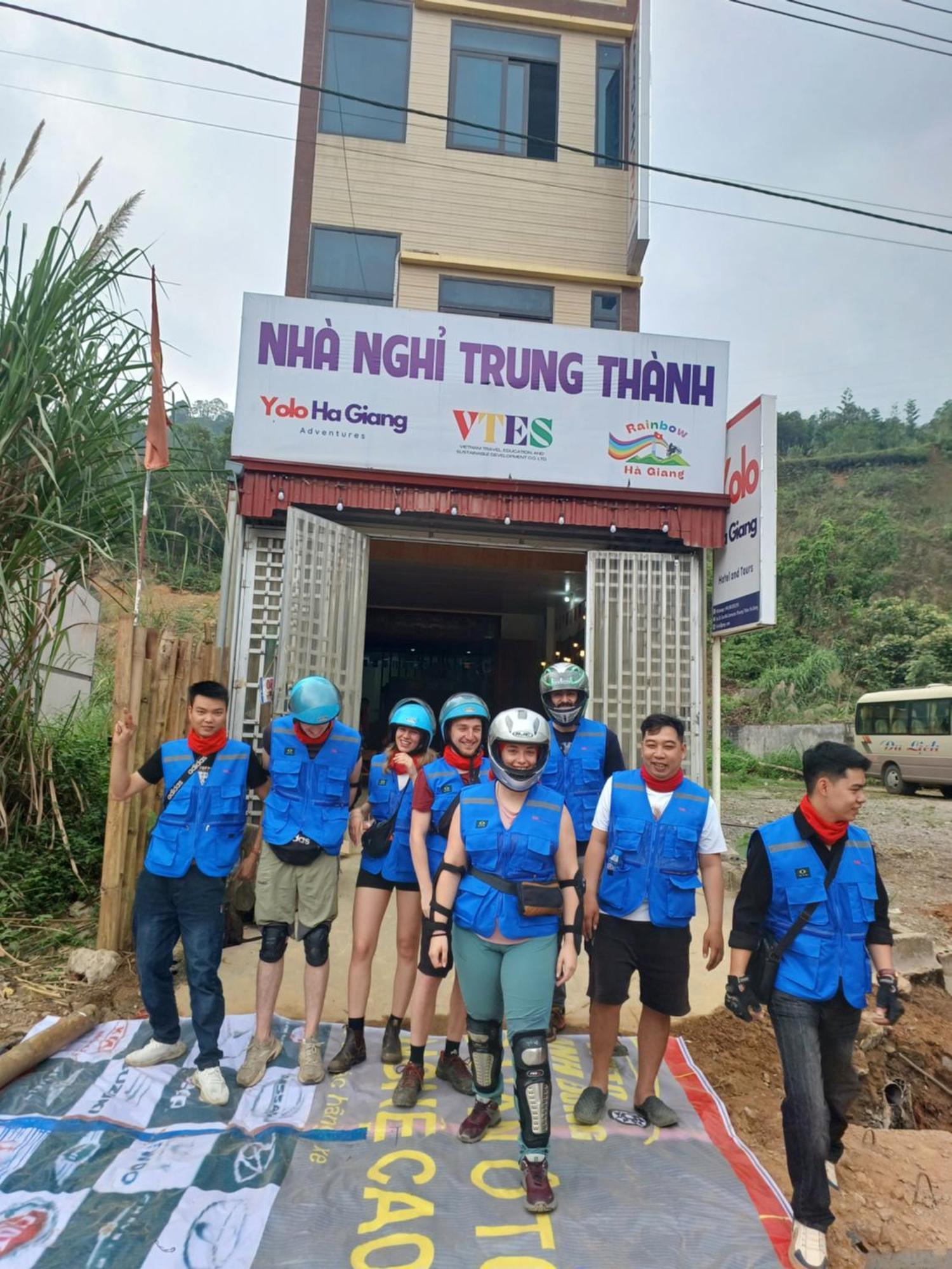 Yolo Ha Giang Adventures, Motorbike And Loop Tours 호텔 외부 사진