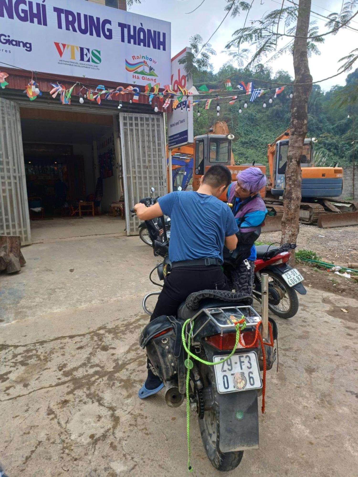 Yolo Ha Giang Adventures, Motorbike And Loop Tours 호텔 외부 사진