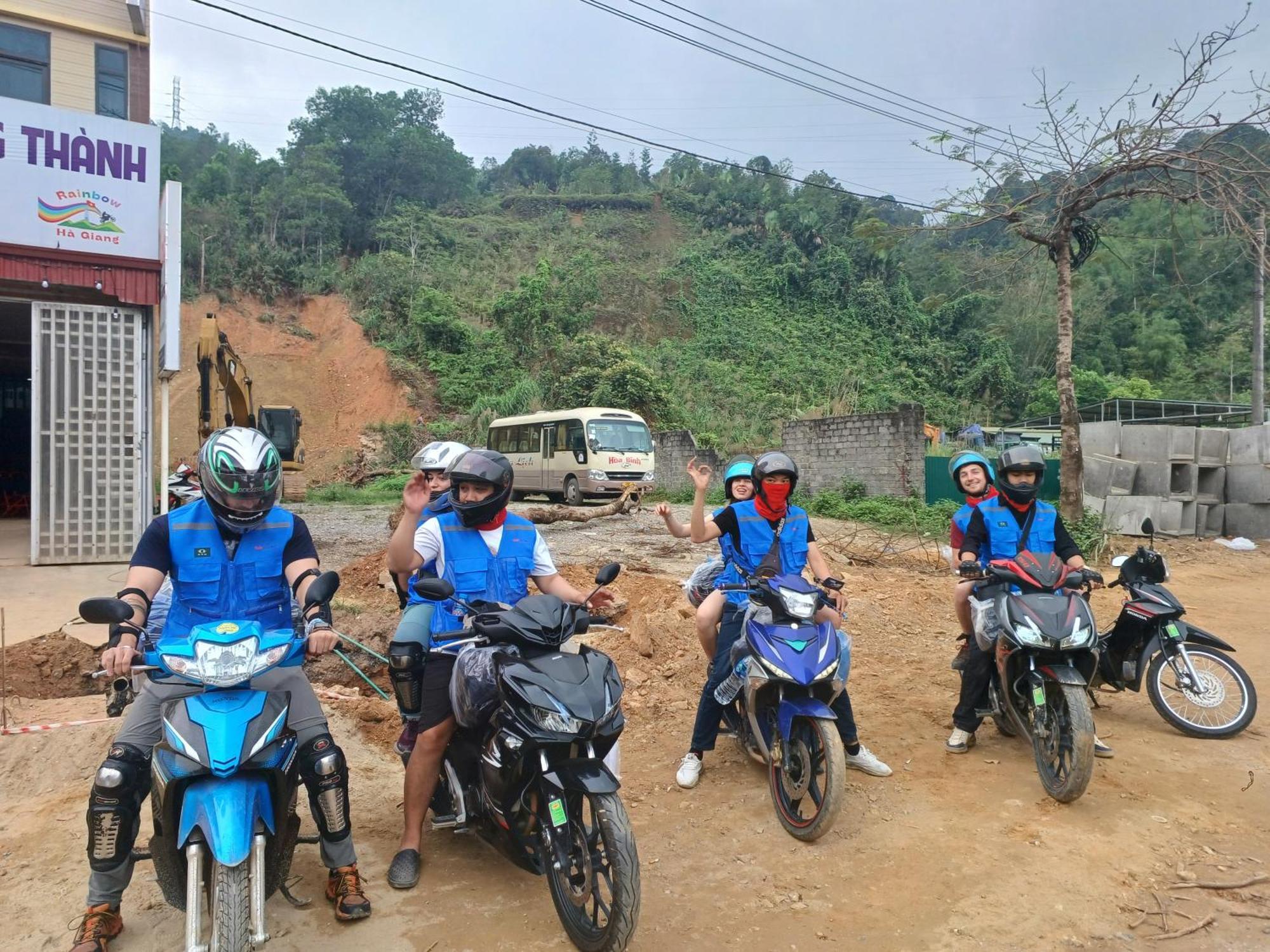 Yolo Ha Giang Adventures, Motorbike And Loop Tours 호텔 외부 사진