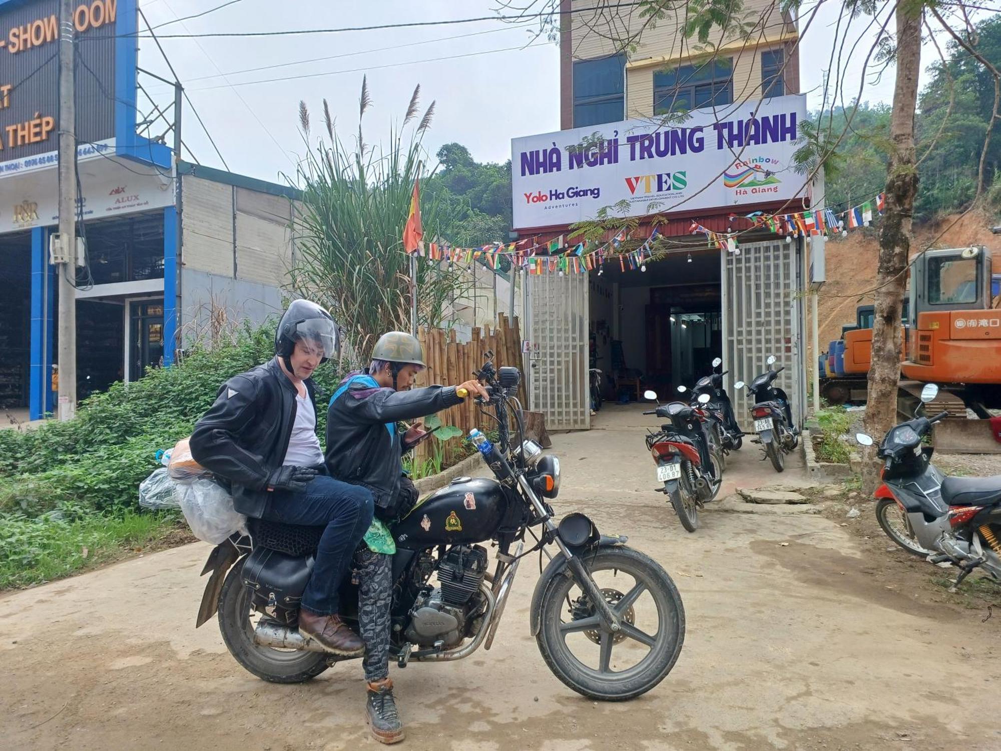 Yolo Ha Giang Adventures, Motorbike And Loop Tours 호텔 외부 사진
