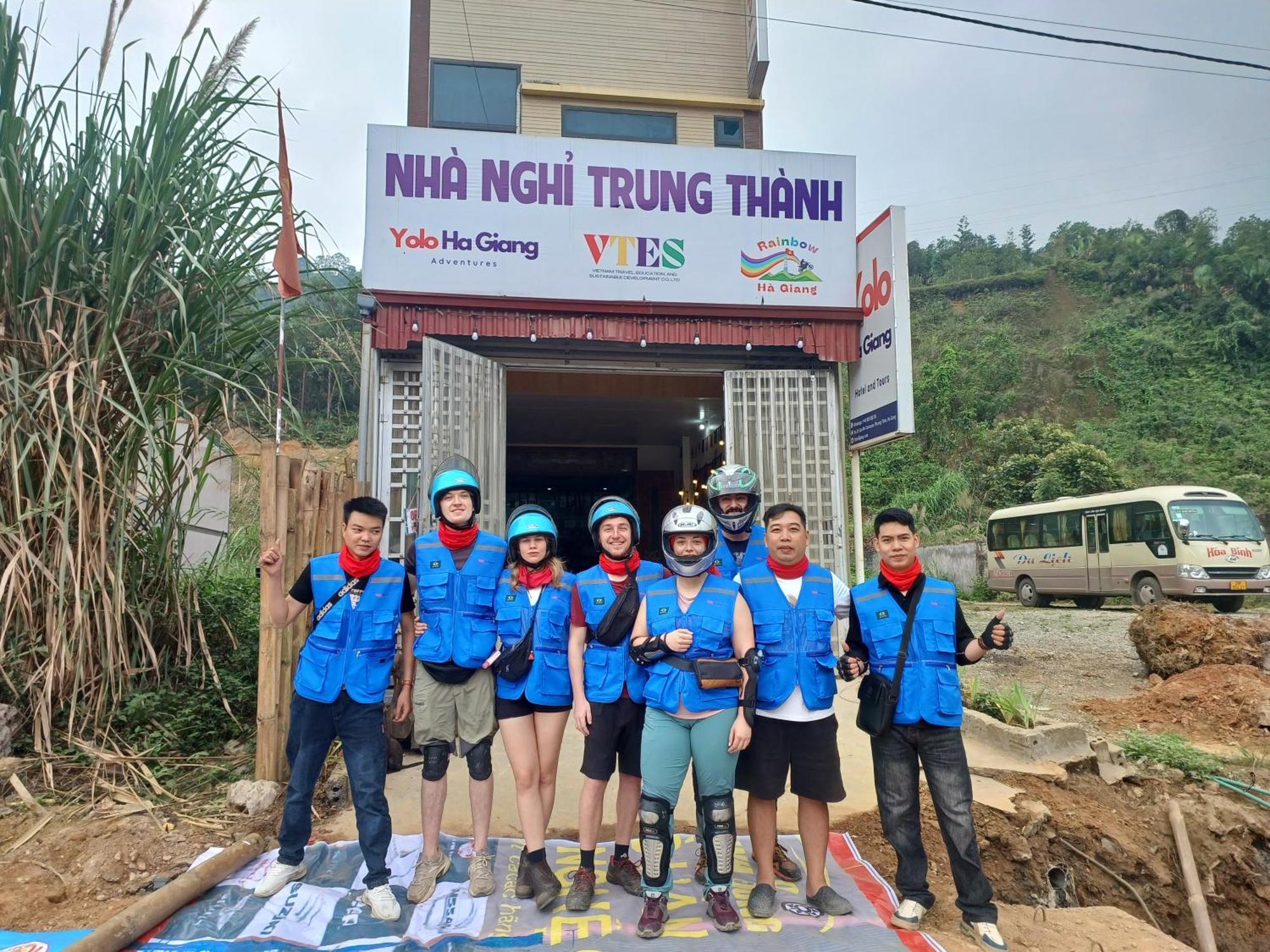 Yolo Ha Giang Adventures, Motorbike And Loop Tours 호텔 외부 사진