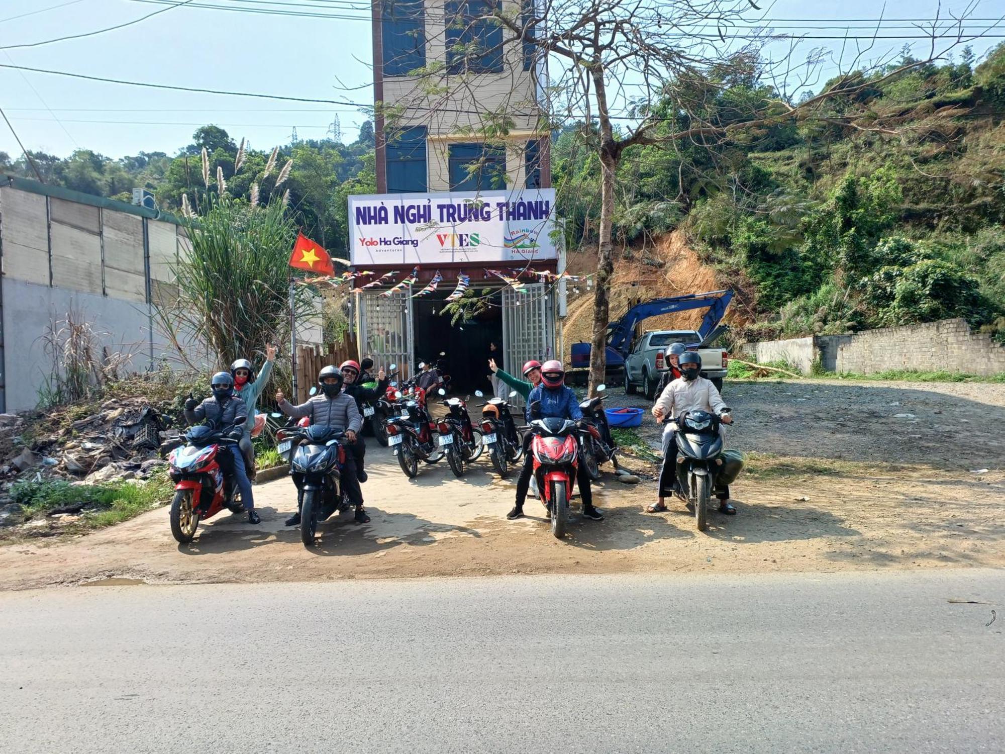 Yolo Ha Giang Adventures, Motorbike And Loop Tours 호텔 외부 사진