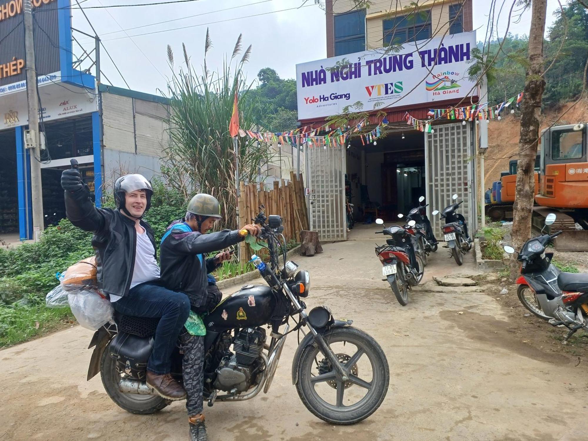Yolo Ha Giang Adventures, Motorbike And Loop Tours 호텔 외부 사진