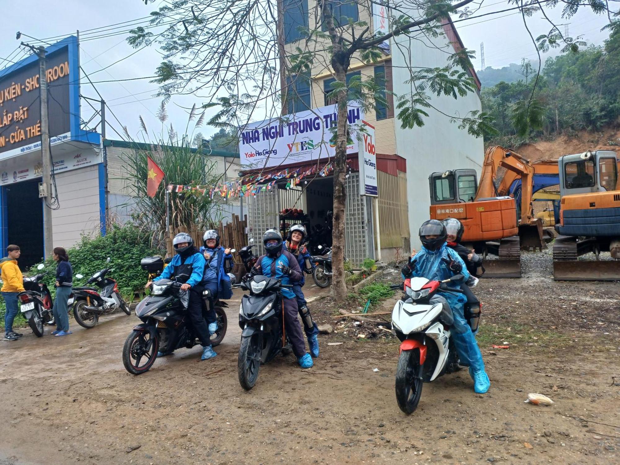 Yolo Ha Giang Adventures, Motorbike And Loop Tours 호텔 외부 사진